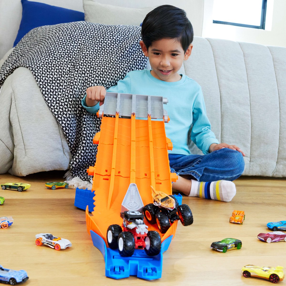 HOT WHEELS Monstertrucks RACEN EN SLOPEN