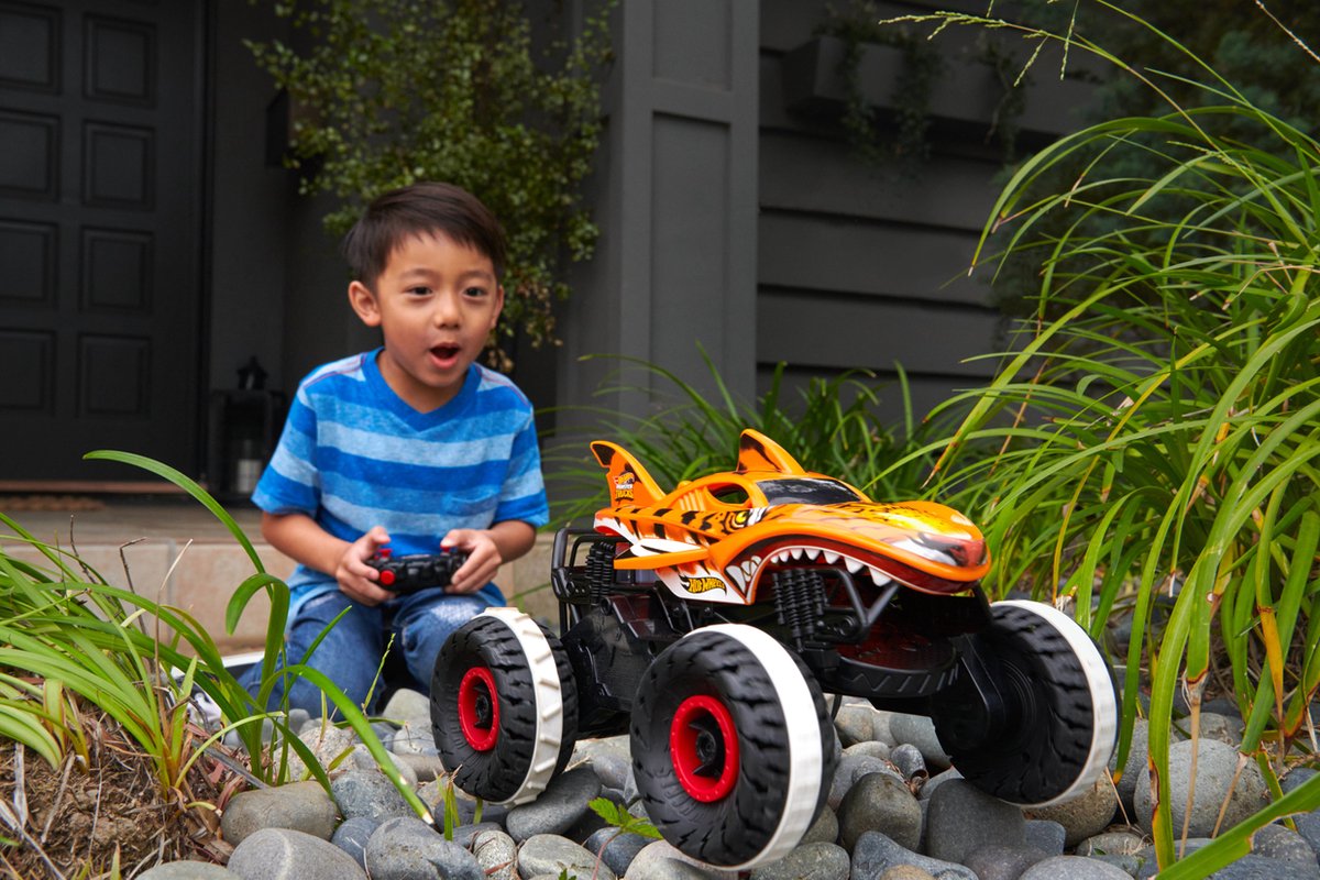 Hot Wheels Monster Trucks Unstoppable Tiger Shark - Raceauto