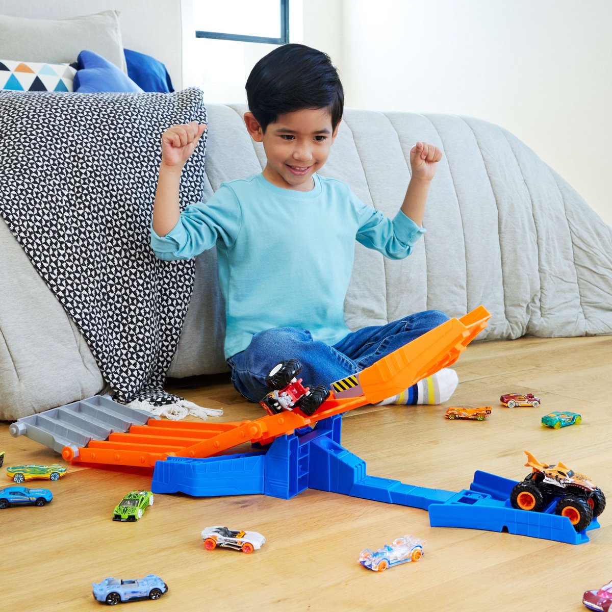 HOT WHEELS Monstertrucks RACEN EN SLOPEN