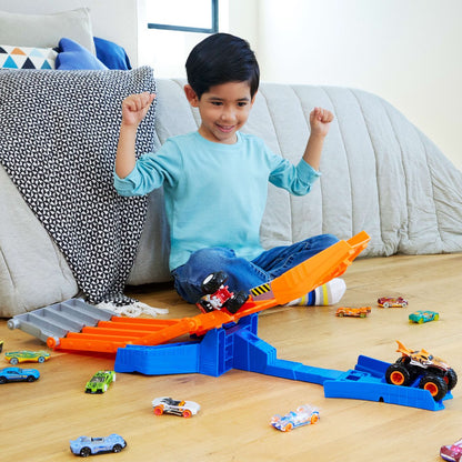 HOT WHEELS Monstertrucks RACEN EN SLOPEN